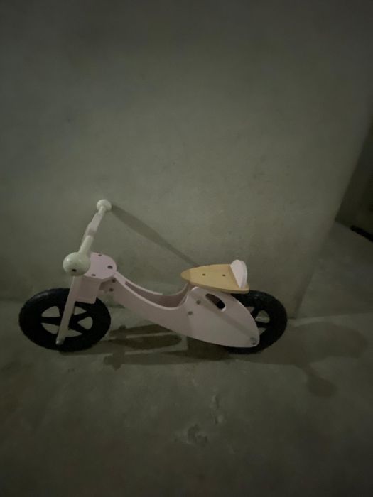 Bicicleta de aprendizagem de madeira
