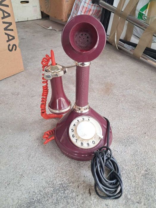 Telefone vintage antigo em estilo clássico,
