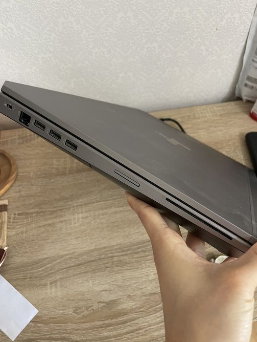 HP Zbook 17" G5 i7-8850H, P3200 (6GB), 32GB RAM, SSD 500GB