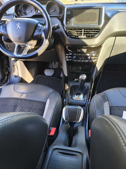 Peugeot 2008 1.6 BlueHDi Automático Allure