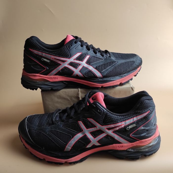Кросівки ASICS Gore-Tex р.41,5 довжина устілки 26 см.