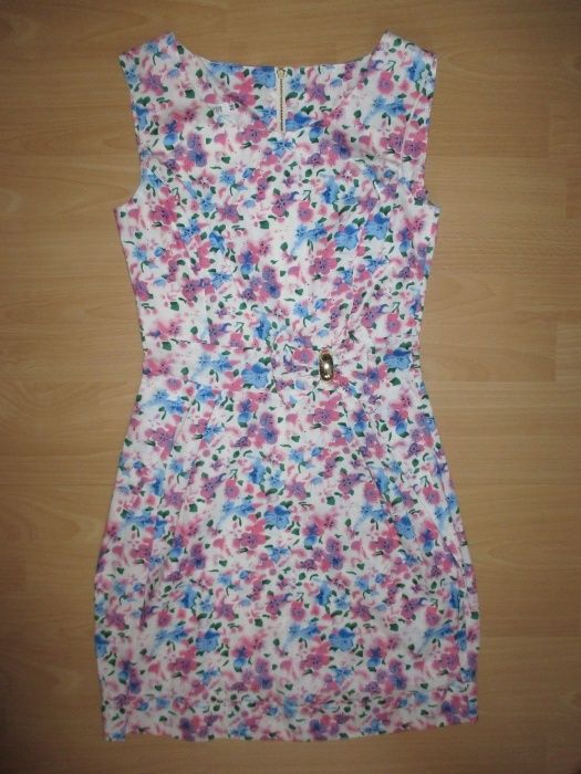 Kolorowa sukienka w bratki