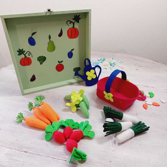 Jogos educativos, brinquedos, matemática, cores, hortaliças, feltro.