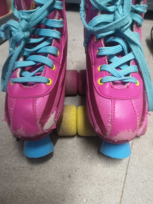2 pares de patins de diferentes números