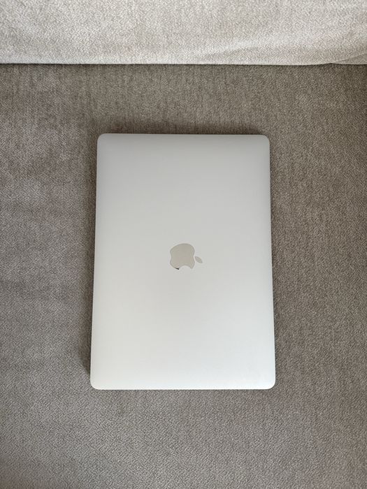 MacBook Air 13” A2179 (2020) Intel i5 1.1 GHz 8 GB RAM 256 GB SSD srebrny
