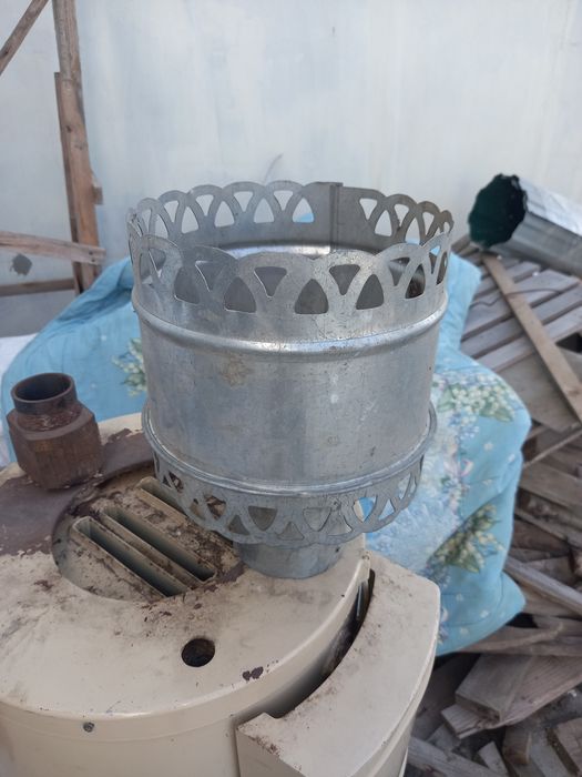 Воронка, лейка, водосток, ринва.