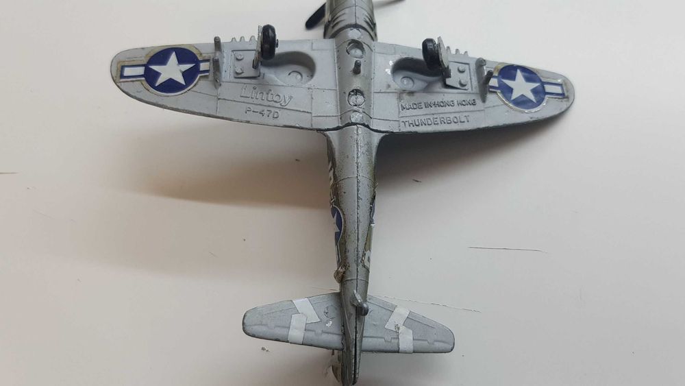 aviões vários de metal