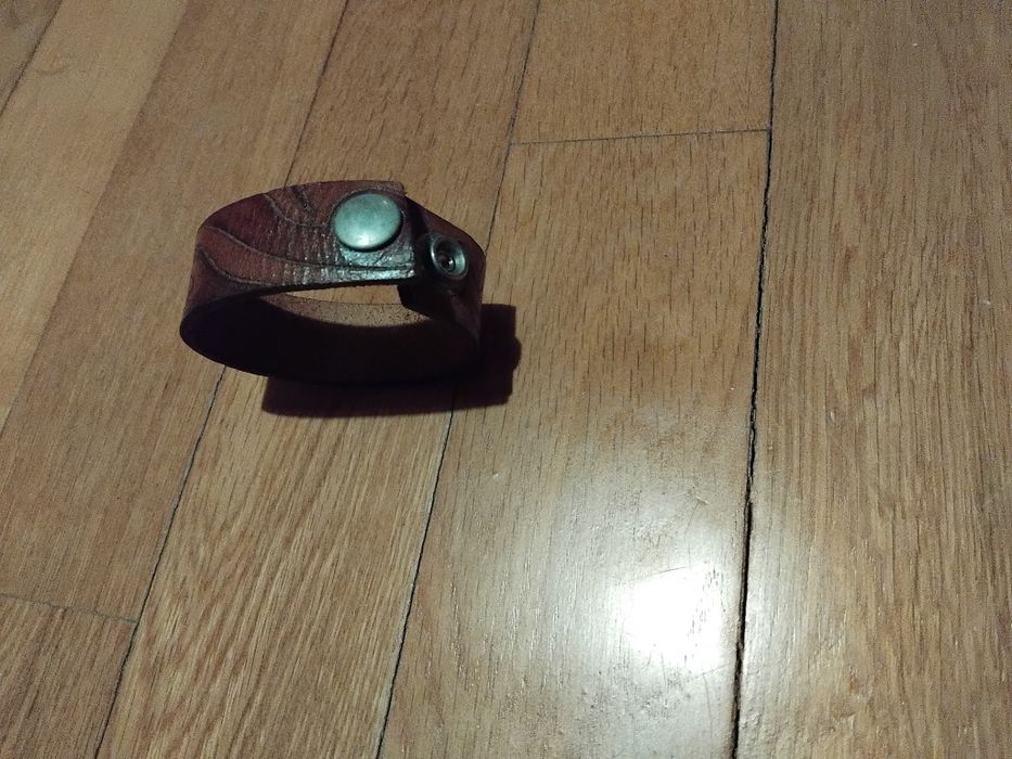 Pulseira Pele com aperto