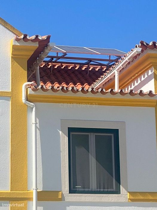 4 Suítes + Piscina | Moradia Com Jardim E Garagem Em Azeitão