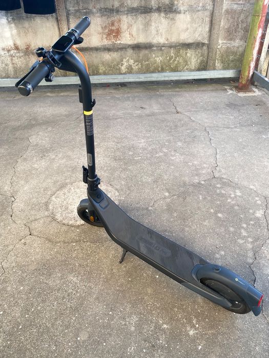 Trotinete Elétrica Segway-Ninebot E2 Pro – Apenas 2 Meses de Uso (Como Nova)