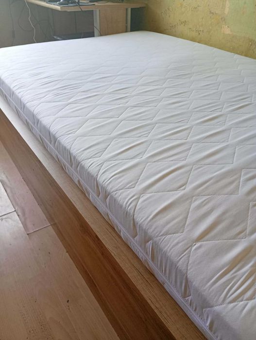 Nowy, twardy materac o wymiarach 120x200cm