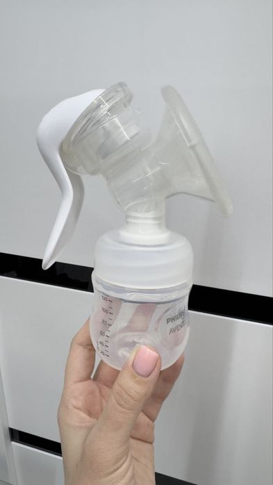 Механічний молоковідсмоктувач Philips Avent з пляшкою, новий.