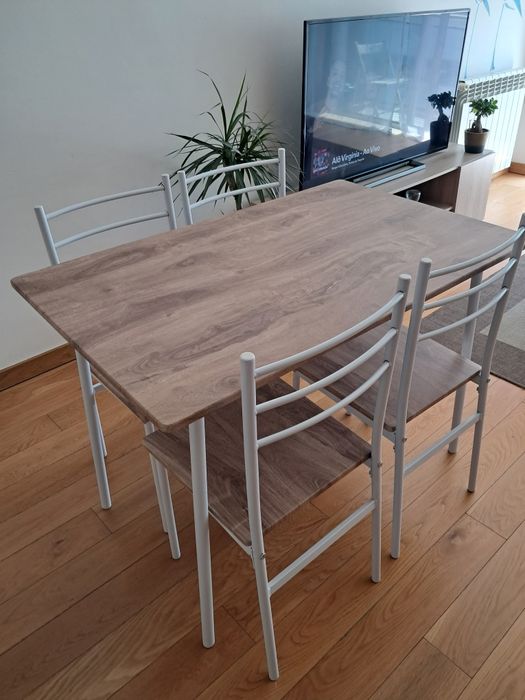 Mesa e 4 Cadeiras