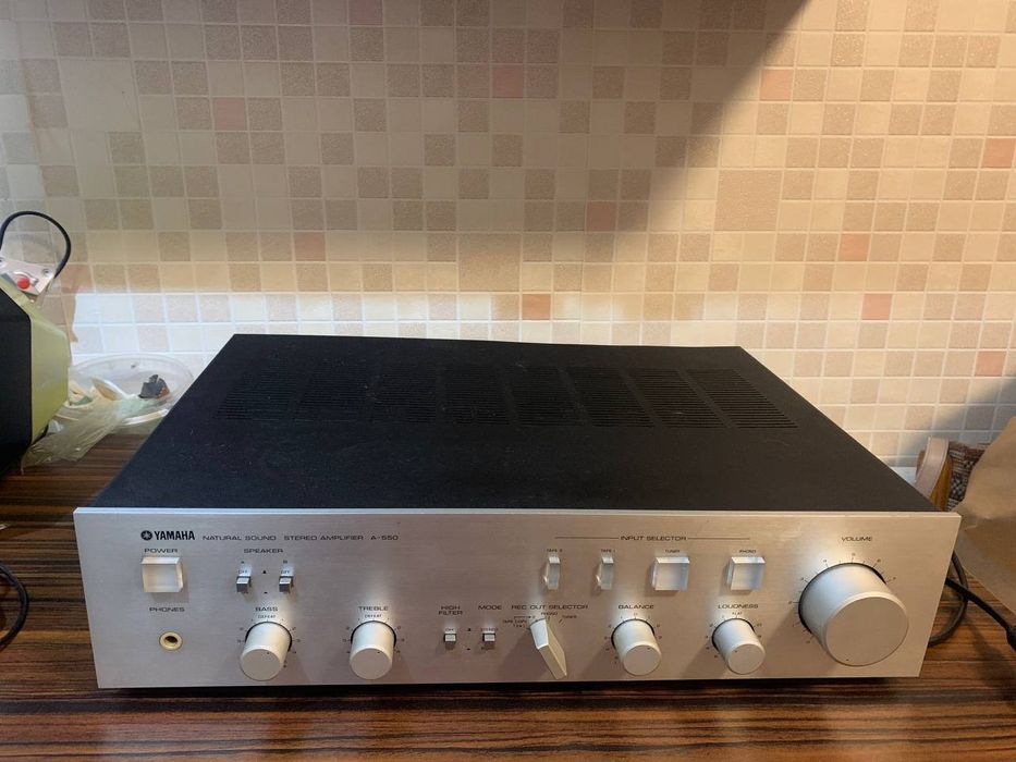 Продам усилитель Yamaha A-550. В защите. Цена с учётом ремонта.