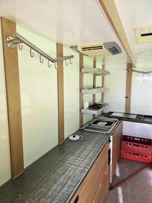 Food truck Renault Master. Baza pod Kampera