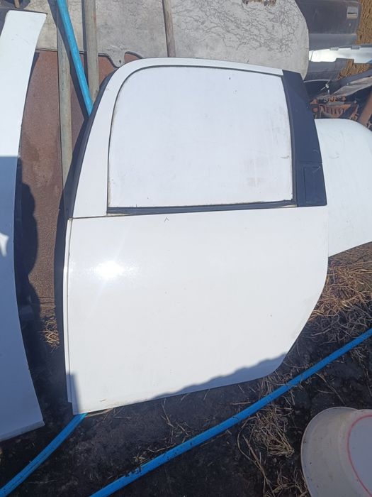 Продам двері Skoda Roomster