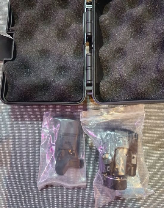 Lanterna tática compacta para armas com laser integrado, especificamente o modelo Streamlight TLR-8.