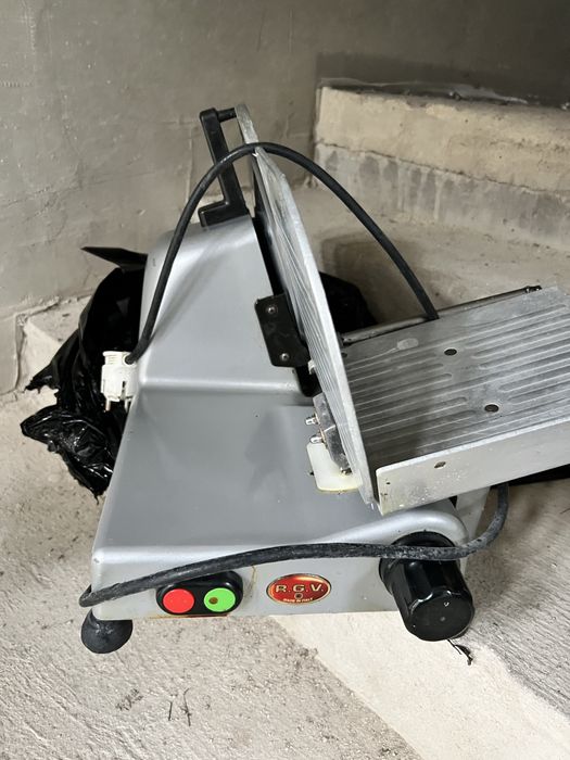 Продам слайсер рабочий б/у