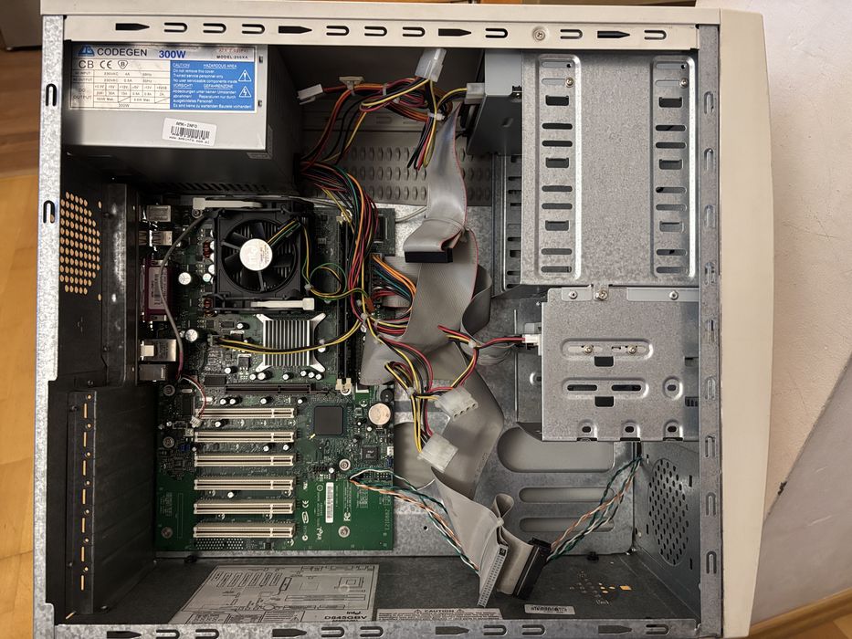 Komputer PC P4 2.0 GHZ