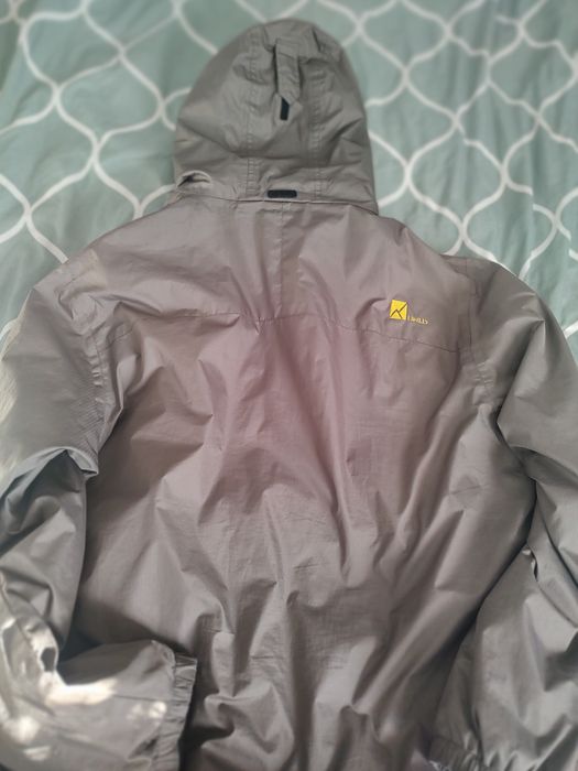 kurtka przeciwdeszczowa