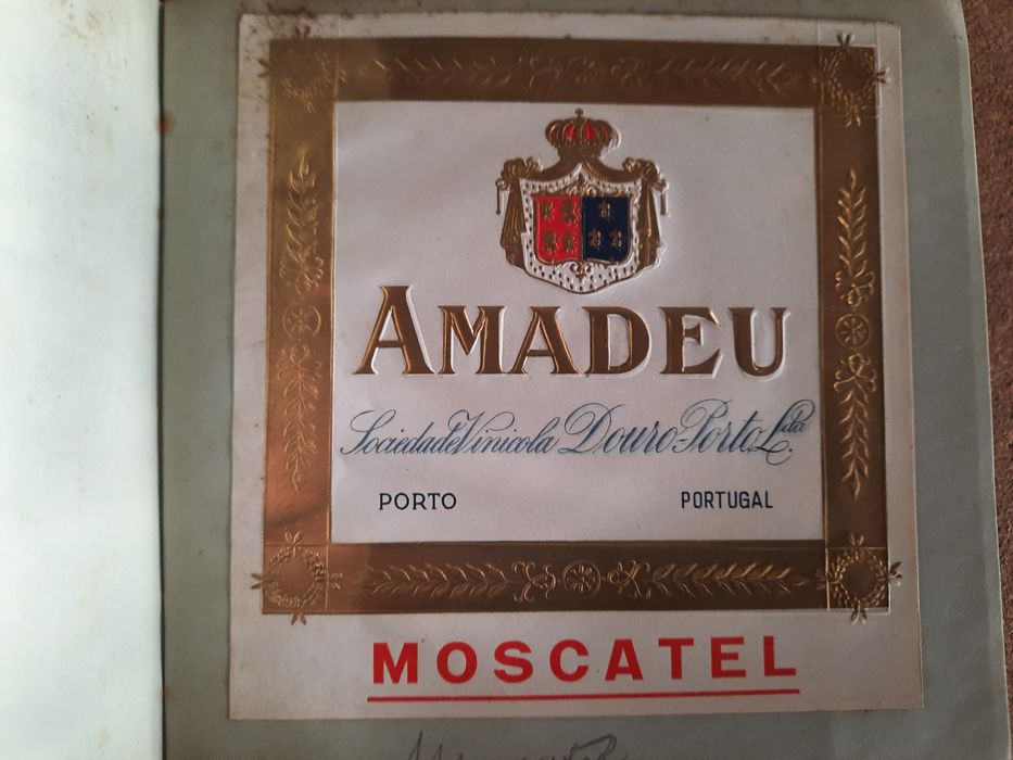 Catalogo de rotulos com mais de 100 anos da Porto Amadeu