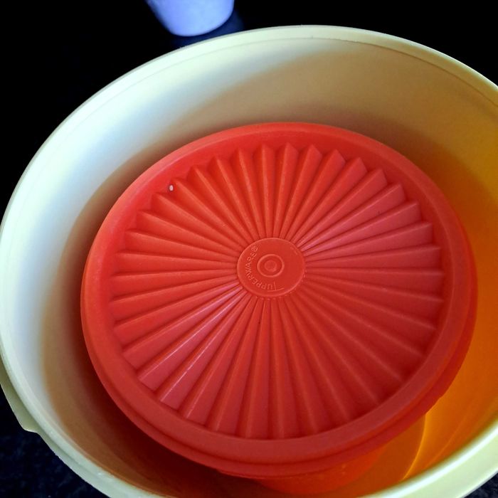 Caixa laranja tupperware vintage
