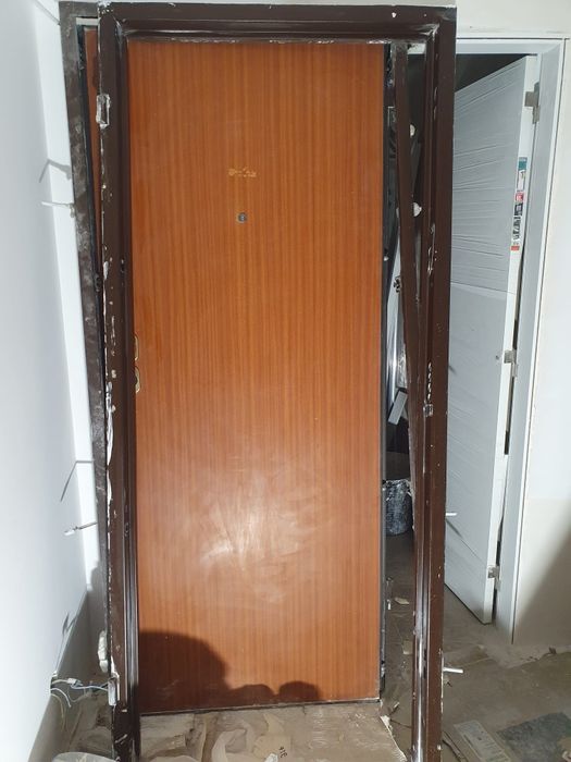 Porta blindada - perfeitas condições