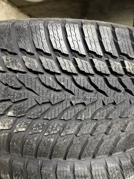 Зимові шини 4шт 235/35R20 92W XL Nokian SNOWPROOF 1