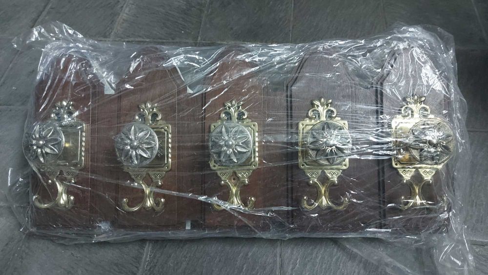 Cabide parede em madeira maciça