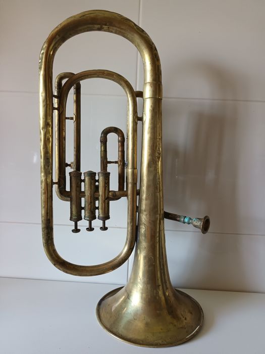 Tuba antiga Couesnon Paris 60cm comprimento