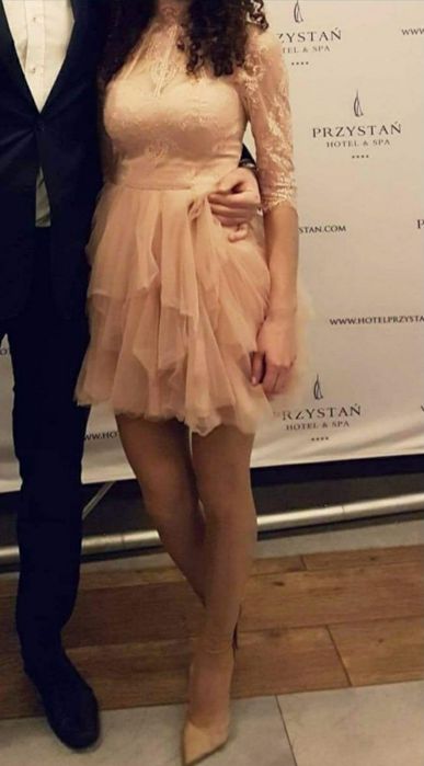 Sukienka pudrowy róż tiulowa koronkowa XS Chi chi London petite