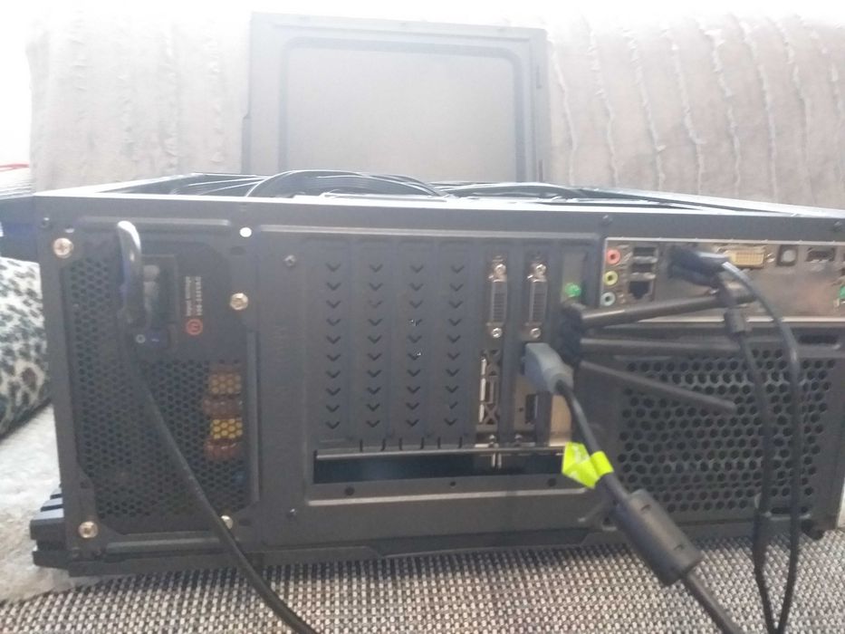PC Intel Core i7-3770K, 8 GB 2400, XFX R9 290 4GB RAM 512 Bit, 1TB SSD