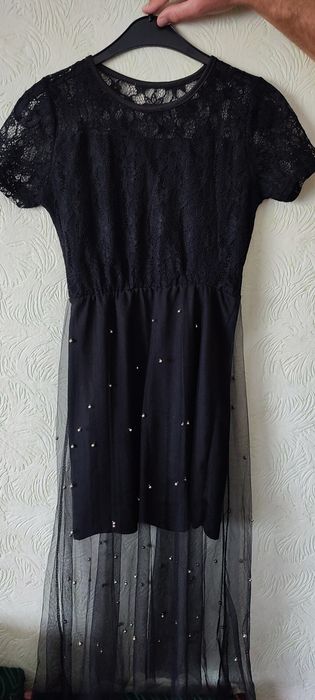 Чорна сукня на дівчину