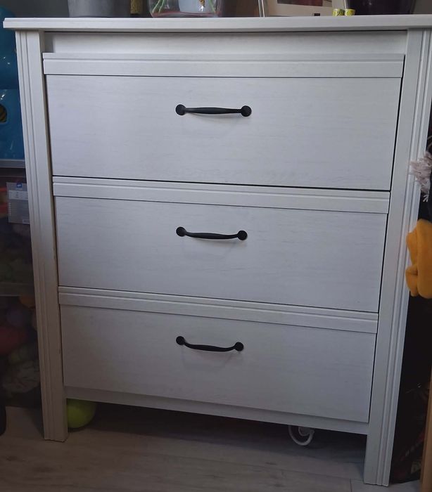Biała komoda IKEA