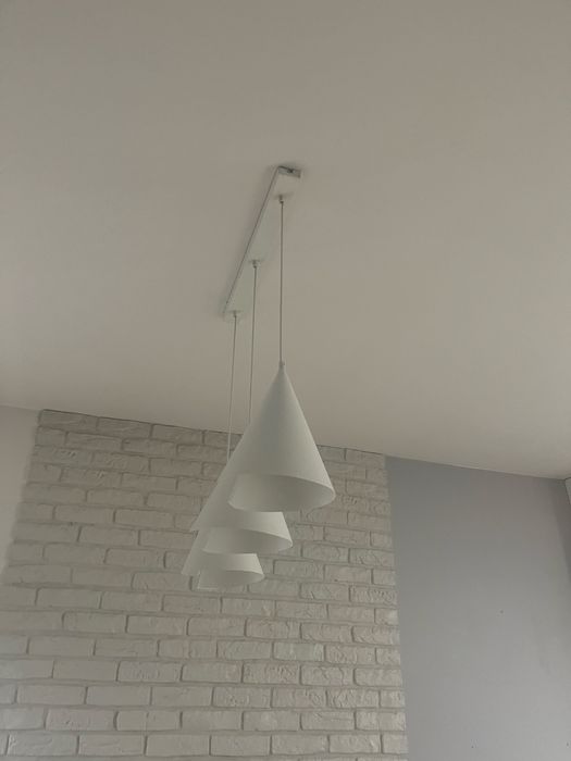 Biała lampa wisząca 3 punkty nowoczesna metal