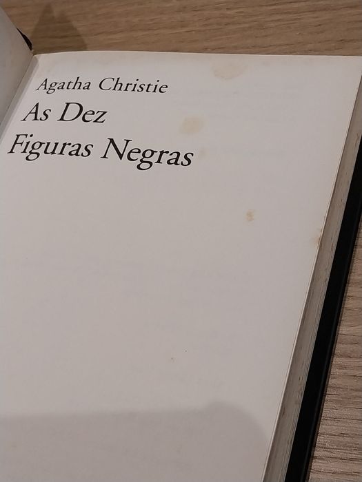 Livro capa dura | As Dez Figuras Negras | Agatha Christie