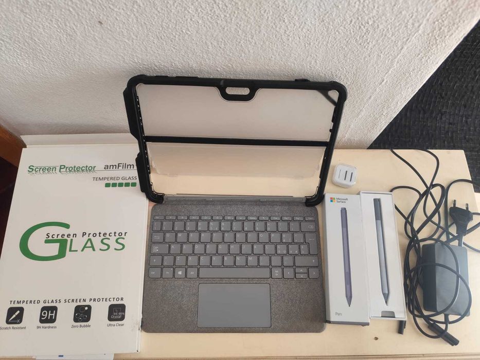 Surface Go 3 (2022) with Box and Accessories64740404727683122