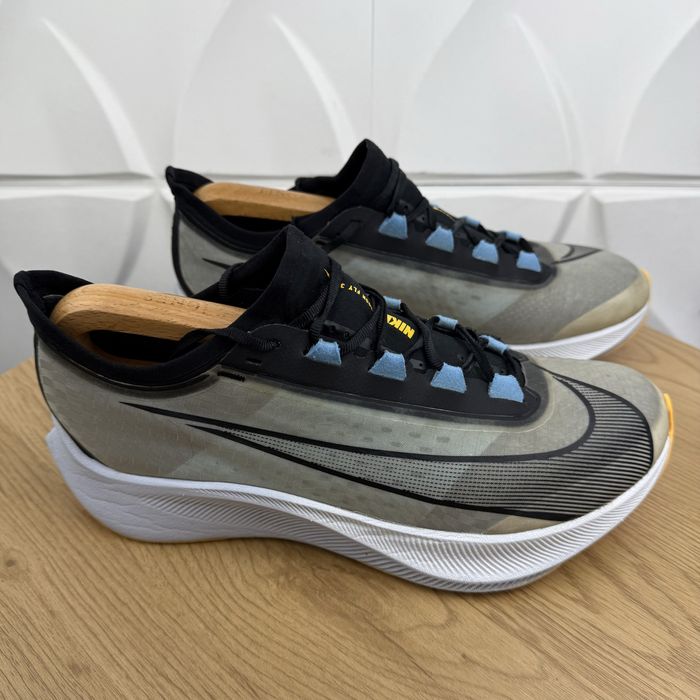 Оригінальні кросівки Nike zoom fly 3