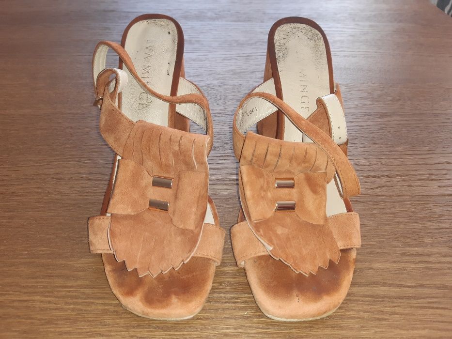 Buty na obcasie. Eva Minge. 39