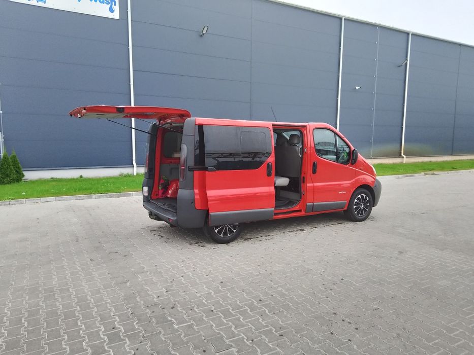 Renault Trafic 6 miejsc kamera cofania klima