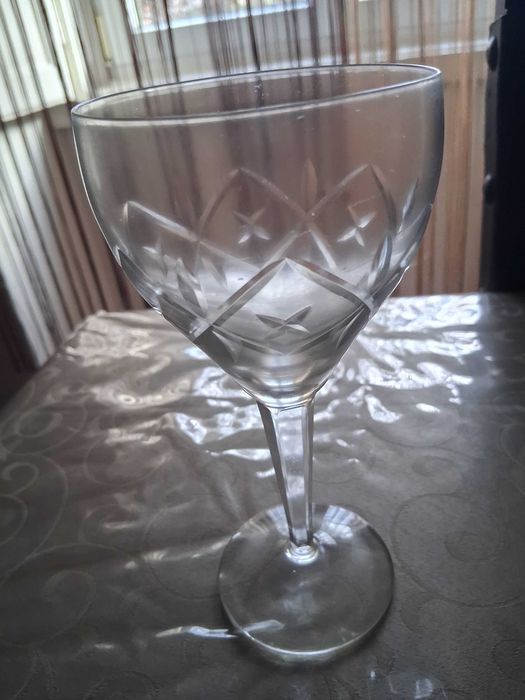 Conjunto (72 peças) de copos e jarro em vidro fino lapidado