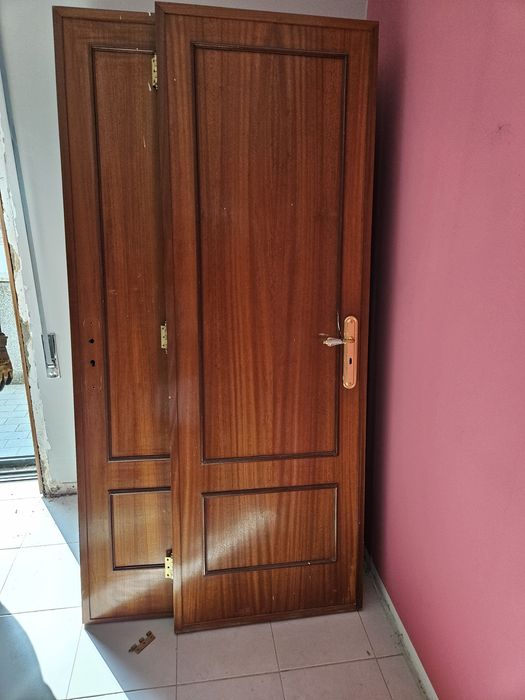 Vendo portas madeira