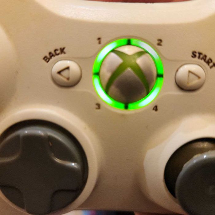 Беспроводной геймпад Xbox 360 White (без АКБ)