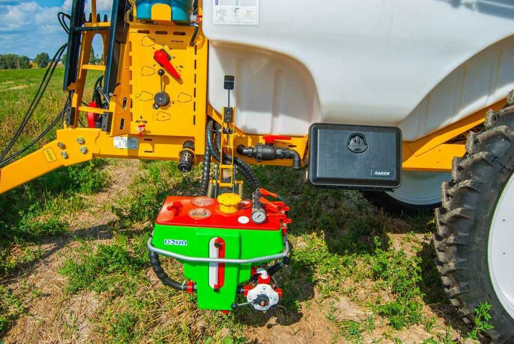 Опрыскиватель прицепной Богуслав ОПК 3200 24 Титан New ARAG Bravo 400