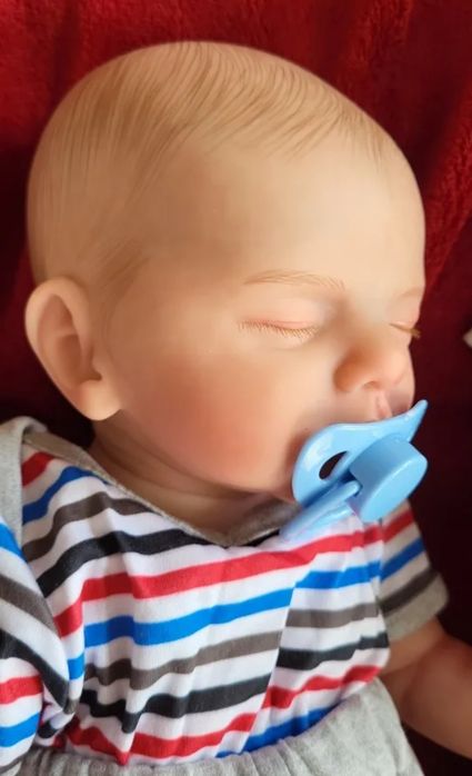 Nowa realistyczna lalka typu Reborn śpiący chłopiec