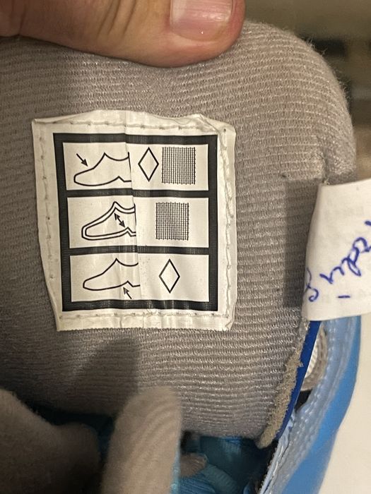 Dois pares de patins em linha de criança