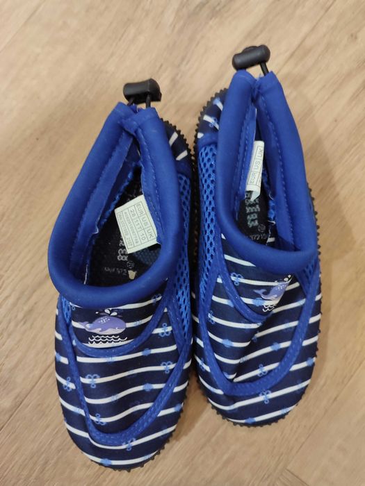Buty dziecięce na basen