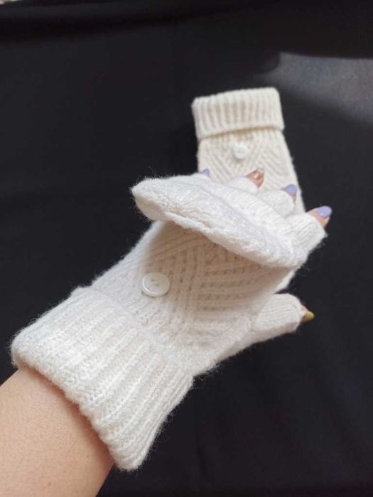 Peacocks Теплые женские перчатки митенки молочные