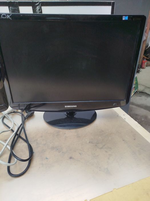 Monitor Samsung 22  cale sprawny