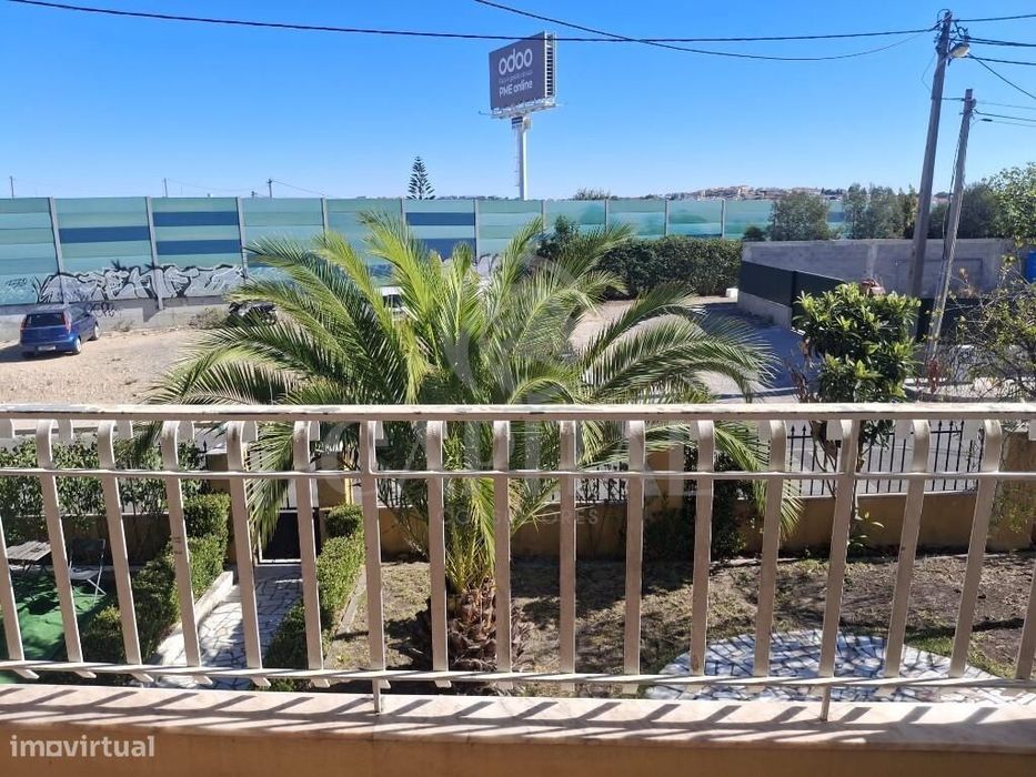 Apartamento T2 em Moradia